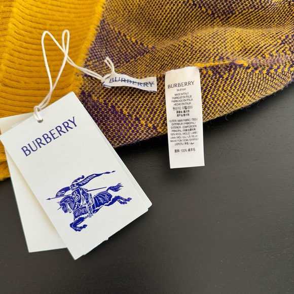 BURBERRY Whool Beanie Hat NWT Unisex/One Size - Picture 3 of 6